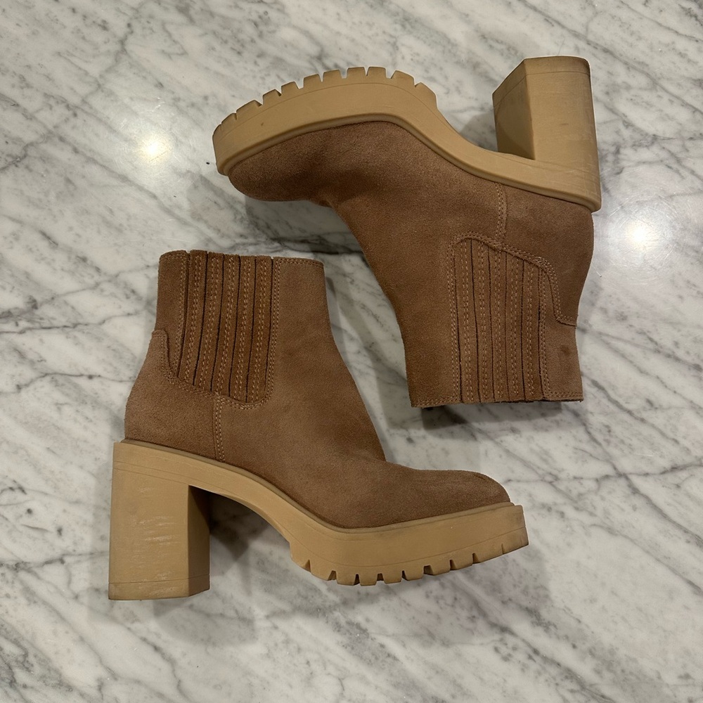 Dolce Vita Caster Lug Sole Boots, size 6